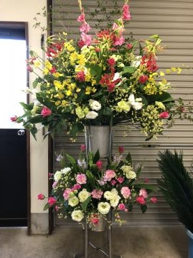 御祝用スタンド花「フローリストとうじょう」（福島県伊達市の花屋）のギャラリー写真