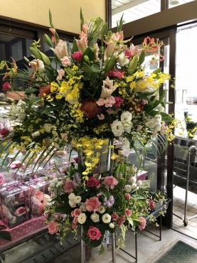 開店祝いスタンド花「フローリストとうじょう」（福島県伊達市の花屋）のギャラリー写真