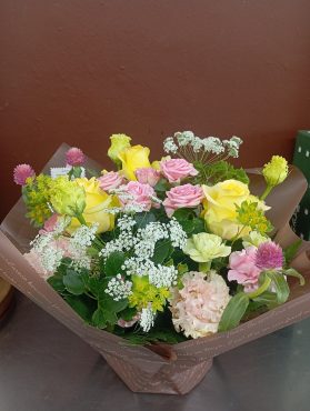 今日 は アレンジメントの ご注文を いただきました。ありがとうございます。｜「フローリストとうじょう」　（福島県伊達市の花キューピット加盟店 花屋）のブログ